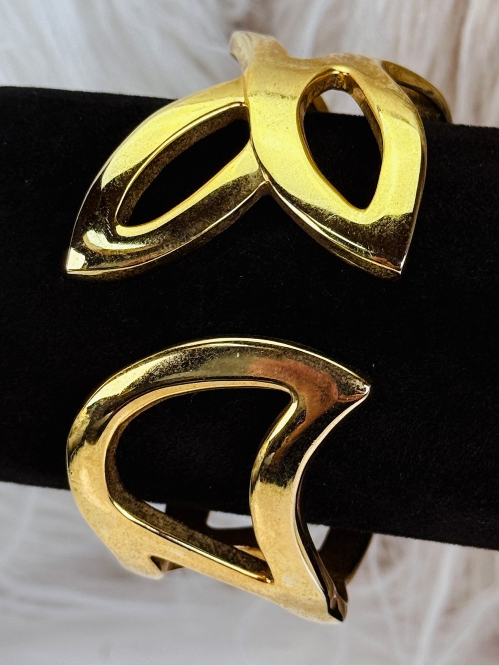 Vintage goldtone, wide band clamp hinged bracelet